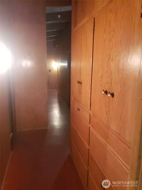 Entry Way - 2962 Laurel Rd, Longview, WA 98632 photo 1 of 2