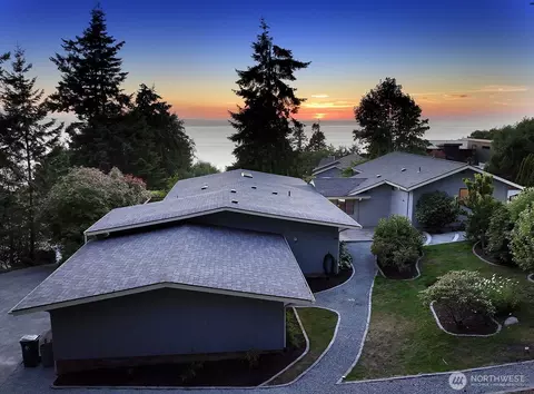381 Susana Dr, Freeland, WA 98249
