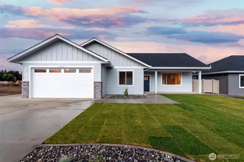 2523 Plateau Dr, East Wenatchee, WA 98802