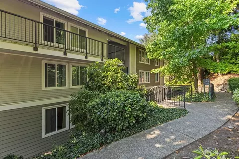 3260 80th Ave SE #1, Mercer Island, WA 98040