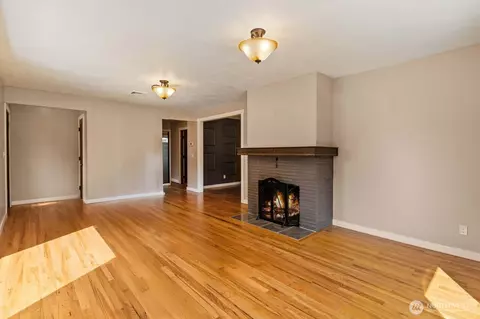 Living - 2818 Maple St, Longview, WA 98632 photo 5 of 6