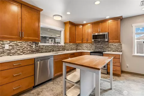 Kitchen - 2818 Maple St, Longview, WA 98632 photo 1 of 4