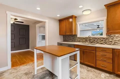 Kitchen - 2818 Maple St, Longview, WA 98632 photo 2 of 4