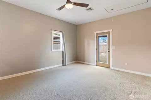 Bedroom - 2818 Maple St, Longview, WA 98632 photo 1 of 5