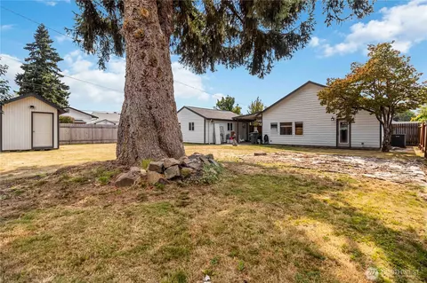 Exterior - 2818 Maple St, Longview, WA 98632 photo 4 of 5