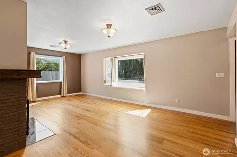 Living - 2818 Maple St, Longview, WA 98632 photo 2 of 6