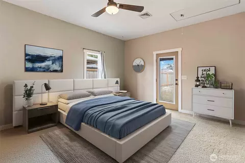 Bedroom - 2818 Maple St, Longview, WA 98632 photo 2 of 5