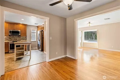 Living - 2818 Maple St, Longview, WA 98632 photo 1 of 6