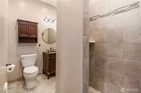 Bath - 2818 Maple St, Longview, WA 98632 photo 1 of 2