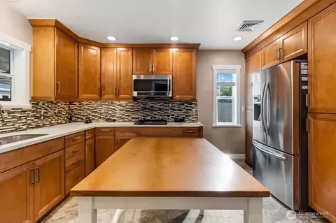 Kitchen - 2818 Maple St, Longview, WA 98632 photo 3 of 4