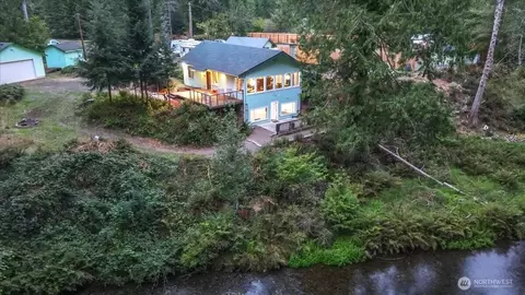 230 W Blueberry Ln, Elma, WA 98541