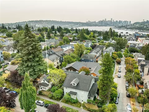 View/Area - 1409 N 39th St, Seattle, WA 98103 photo 4 of 5