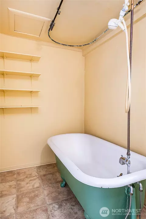 Bath - 1409 N 39th St, Seattle, WA 98103 photo 1 of 2