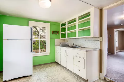 Kitchen - 1409 N 39th St, Seattle, WA 98103 photo 2 of 3