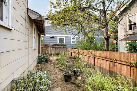 Exterior - 1409 N 39th St, Seattle, WA 98103 photo 3 of 5