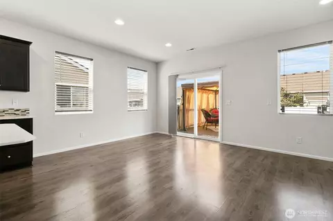 Living - 103 Hickory Ave SW #35, Orting, WA 98360 photo 5 of 7