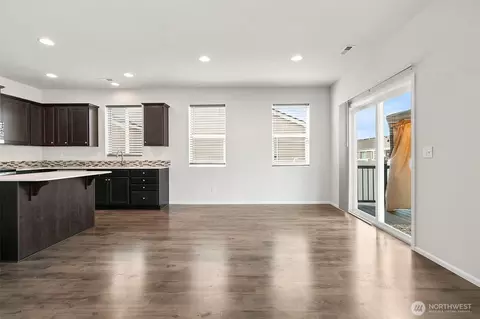 Living - 103 Hickory Ave SW #35, Orting, WA 98360 photo 6 of 7