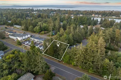 605 Sunset Ave NE, Ocean Shores, WA 98569