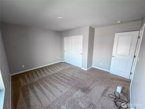 Bedroom - 614 Mount Peak St N, Enumclaw, WA 98022 photo 5 of 8