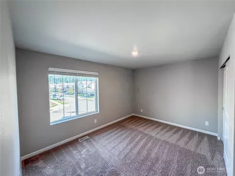 Bedroom - 614 Mount Peak St N, Enumclaw, WA 98022 photo 4 of 8
