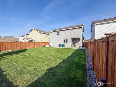 Exterior - 614 Mount Peak St N, Enumclaw, WA 98022 photo 4 of 7
