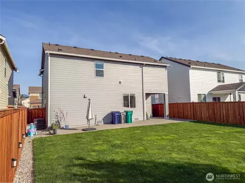 Exterior - 614 Mount Peak St N, Enumclaw, WA 98022 photo 6 of 7