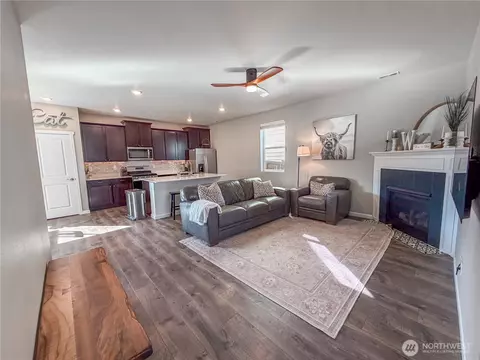 Living - 614 Mount Peak St N, Enumclaw, WA 98022 photo 1 of 2