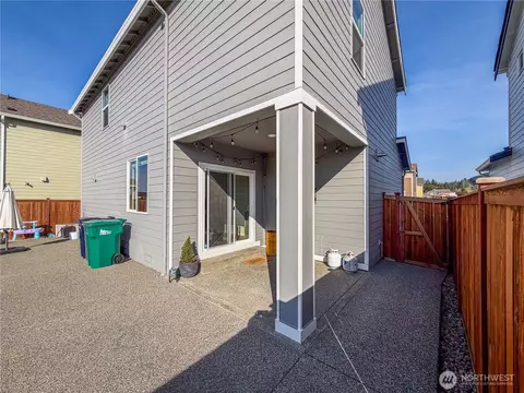 Exterior - 614 Mount Peak St N, Enumclaw, WA 98022 photo 3 of 7