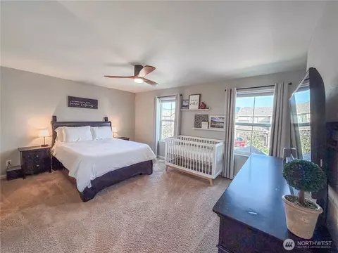 Bedroom - 614 Mount Peak St N, Enumclaw, WA 98022 photo 6 of 8