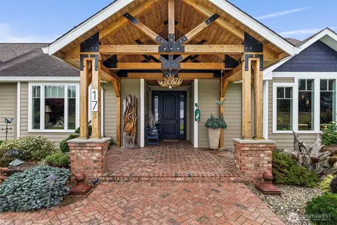 17 Goldau Rd, Raymond, WA 98577
