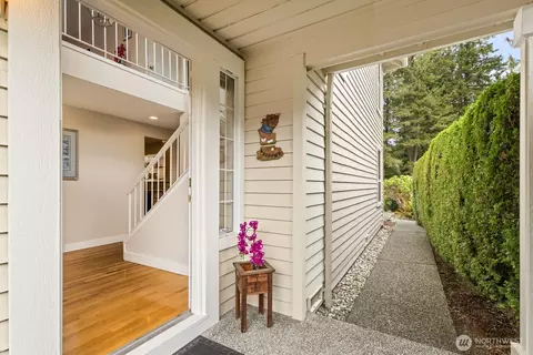Entry Way - 2015 Mill Pointe Dr SE, Mill Creek, WA 98012 photo 1 of 5