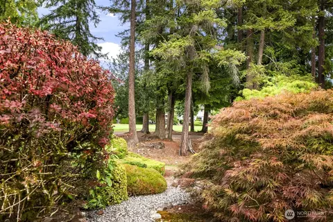 Exterior - 2015 Mill Pointe Dr SE, Mill Creek, WA 98012 photo 5 of 7
