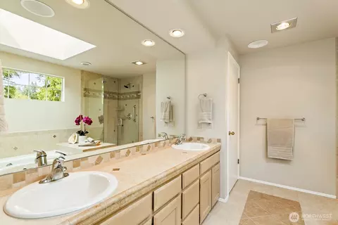 Bath - 2015 Mill Pointe Dr SE, Mill Creek, WA 98012 photo 2 of 4