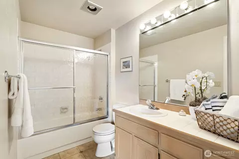 Bath - 2015 Mill Pointe Dr SE, Mill Creek, WA 98012 photo 4 of 4