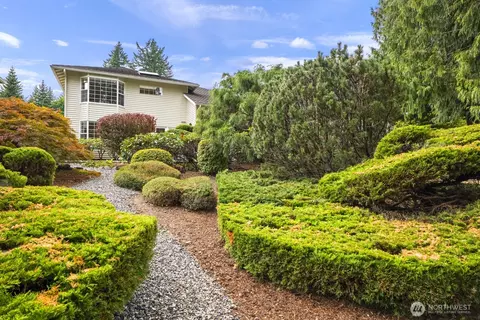 Exterior - 2015 Mill Pointe Dr SE, Mill Creek, WA 98012 photo 6 of 7