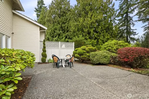 Exterior - 2015 Mill Pointe Dr SE, Mill Creek, WA 98012 photo 4 of 7