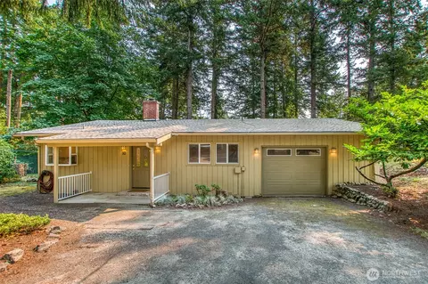 10 Grove St, Eastsound, WA 98245