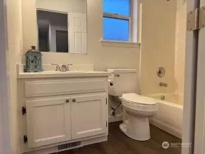 Bath - 207 Willow Ave W, Sultan, WA 98294 photo 2 of 2
