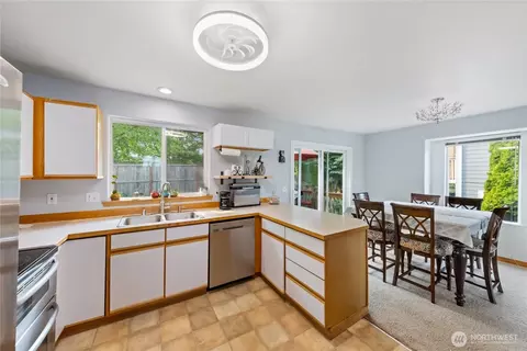 Kitchen - 1122 SW 59th Pl, Everett, WA 98203 photo 2 of 4