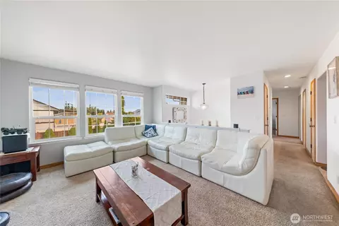 Living - 1122 SW 59th Pl, Everett, WA 98203 photo 1 of 3