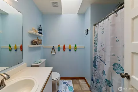 Bath - 1122 SW 59th Pl, Everett, WA 98203 photo 3 of 3
