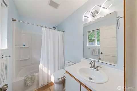 Bath - 1122 SW 59th Pl, Everett, WA 98203 photo 1 of 3