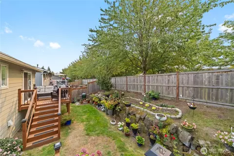 Exterior - 1122 SW 59th Pl, Everett, WA 98203 photo 3 of 11