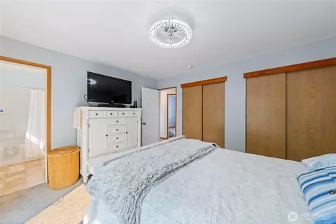 Bedroom - 1122 SW 59th Pl, Everett, WA 98203 photo 3 of 8