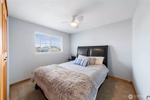 Bedroom - 1122 SW 59th Pl, Everett, WA 98203 photo 4 of 8