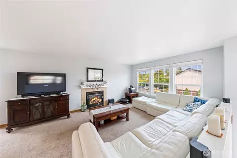 Living - 1122 SW 59th Pl, Everett, WA 98203 photo 3 of 3
