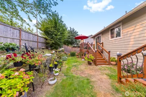 Exterior - 1122 SW 59th Pl, Everett, WA 98203 photo 4 of 11