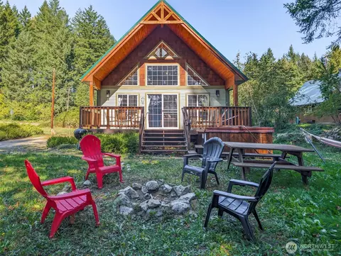144 Alpine Dr, Packwood, WA 98361