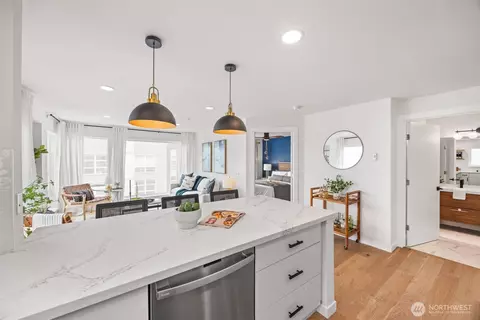 323 Queen Anne Ave N #502, Seattle, WA 98109