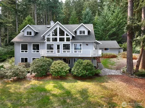 2151 N Bluff Rd, Greenbank, WA 98253